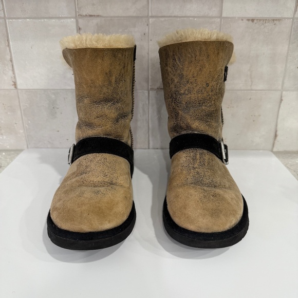 UGG Classic Short Dylan Boots Sheepskin Shearling Boot Size 7 1001202 - Picture 2 of 11